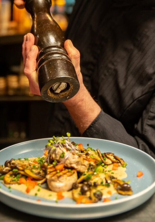 eten bij restaurant heerlijkheid